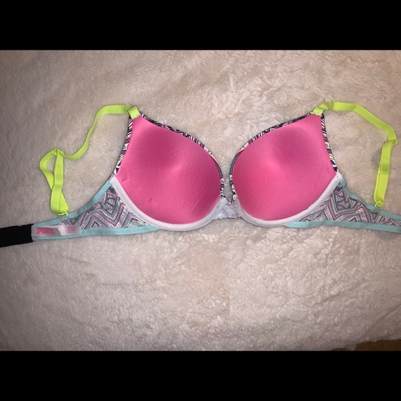 PINK Victoria Secret
WEAR EVERYWHERE PUSH-UP - Picture 2 of 4